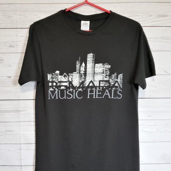 Music Heals Chicago Skyline Graphic Band T-Shirt - Picture 6 of 6